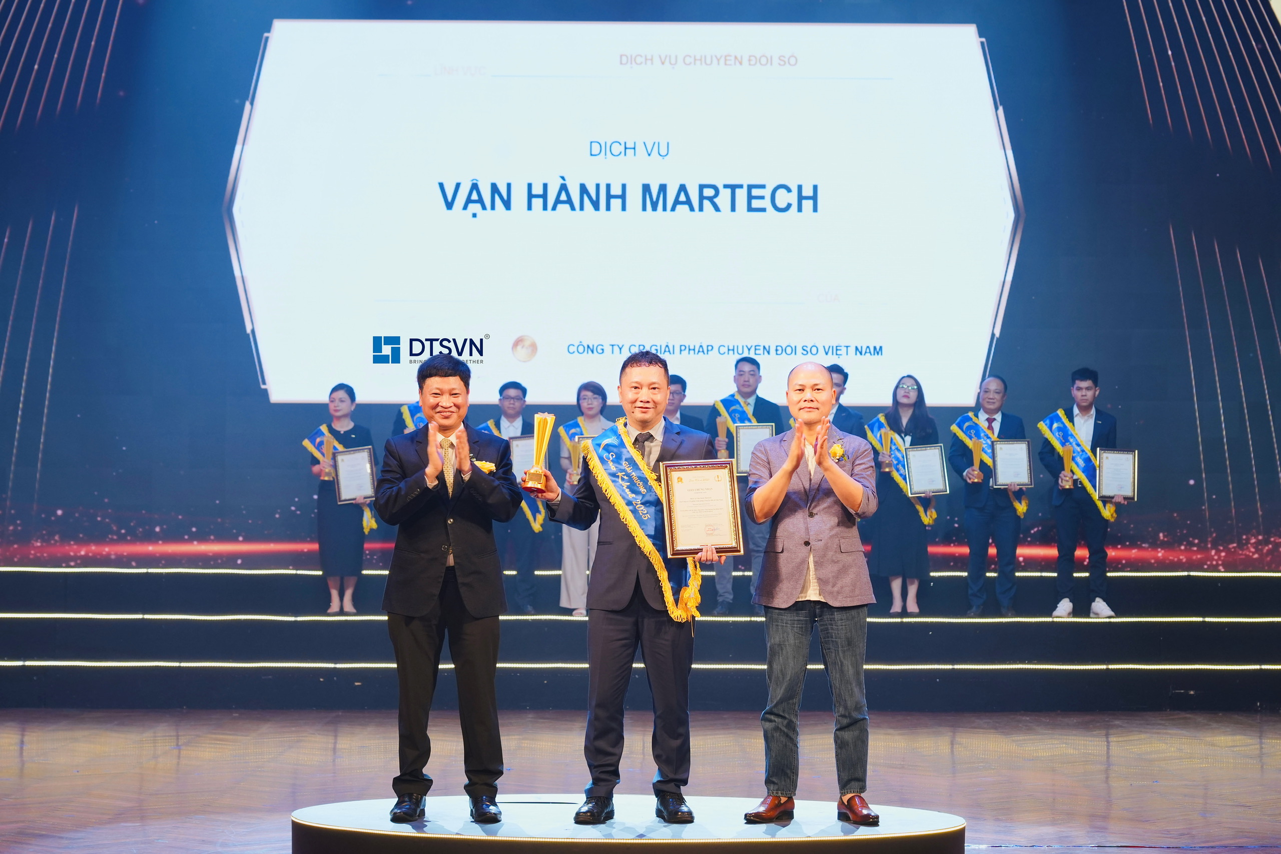 DỊCH VỤ VẬN HÀNH MARTECH ĐẠT GIẢI THƯỞNG SAO KHUÊ 2025